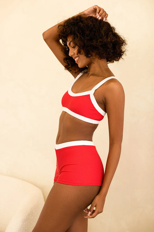 Timani is 5'8.5" wearing S.