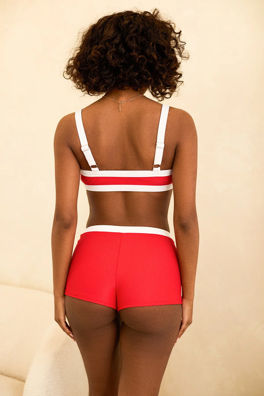 Timani is 5'8.5" wearing S.