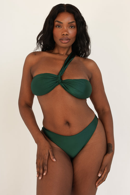 Ketara is 5'10" wearing XL.