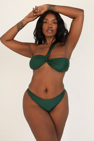 Ketara is 5'10" wearing XL.