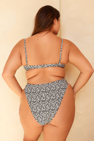 Kacie is 5'8" wearing XL.