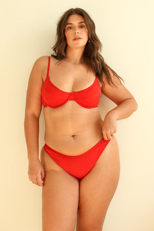 Hannah is 5'10" wearing XL.