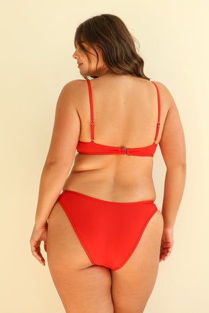 Hannah is 5'10" wearing XL.