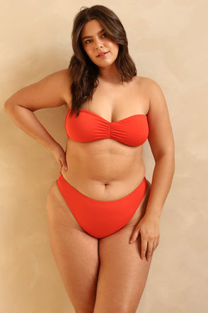 Hannah is 5'10" wearing XL.