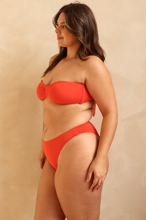 Hannah is 5'10" wearing XL.