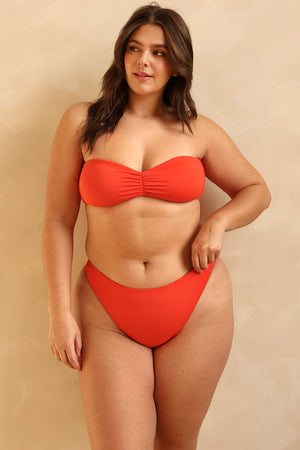 Hannah is 5'10" wearing XL.