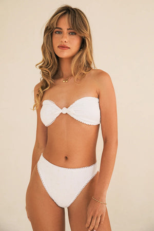 Valentina is 5'5" wearing XS.