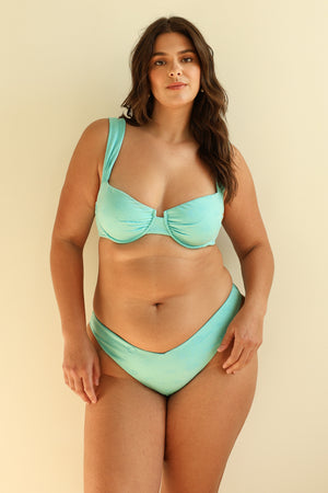 Hannah is 5'10" wearing XL.