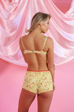 Alexis — 5'9", 34B, S top | S bottom.