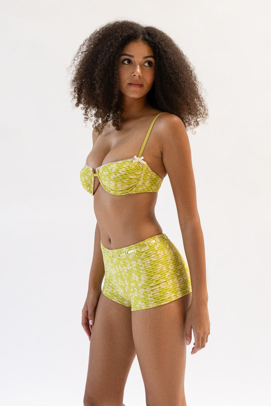 Birta is 5'9.5" wearing S.