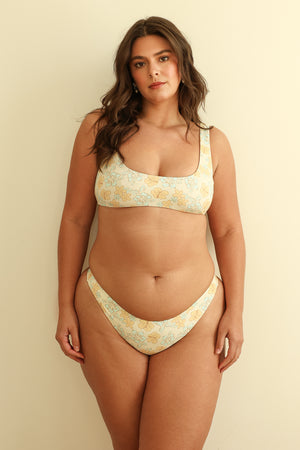 Hannah is 5'10" wearing XL.