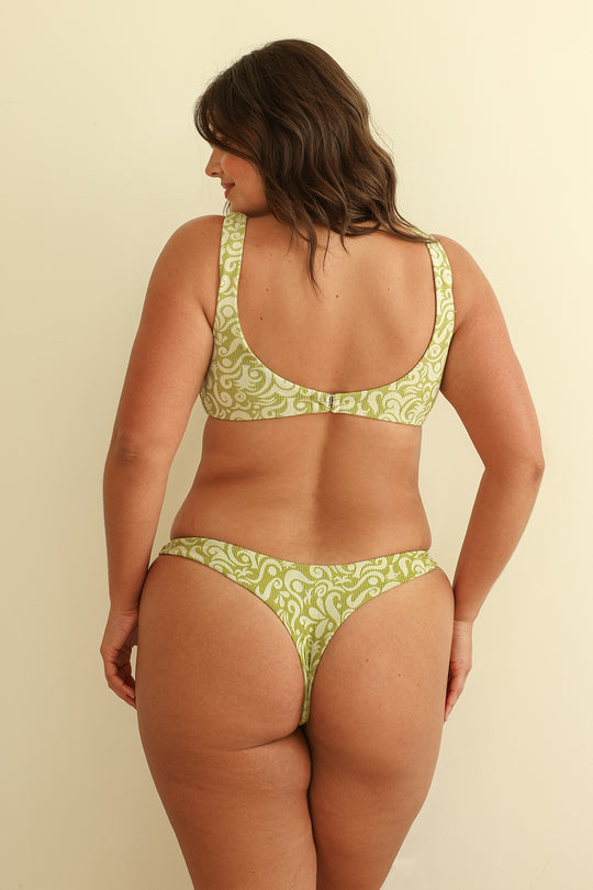 Hannah is 5'10" wearing XL.