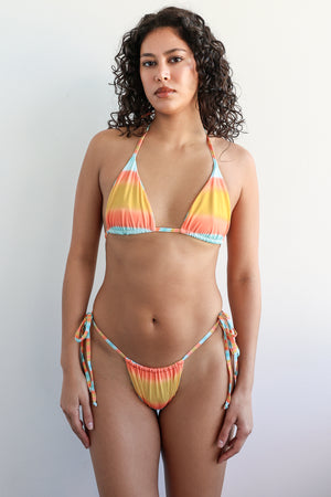 Kenzie — 5'10", 34B, M top | M bottom.