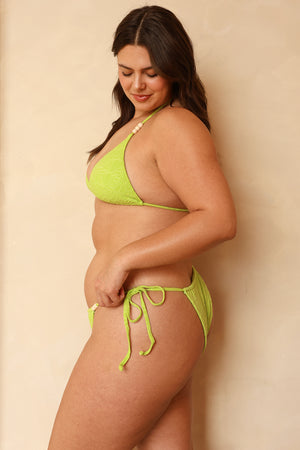 Hannah is 5’10" wearing XL.
