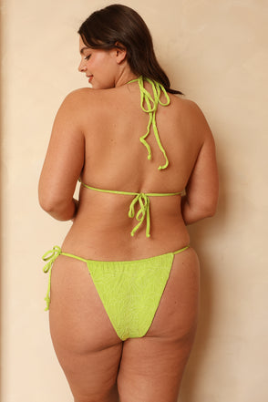 Hannah is 5’10" wearing XL.