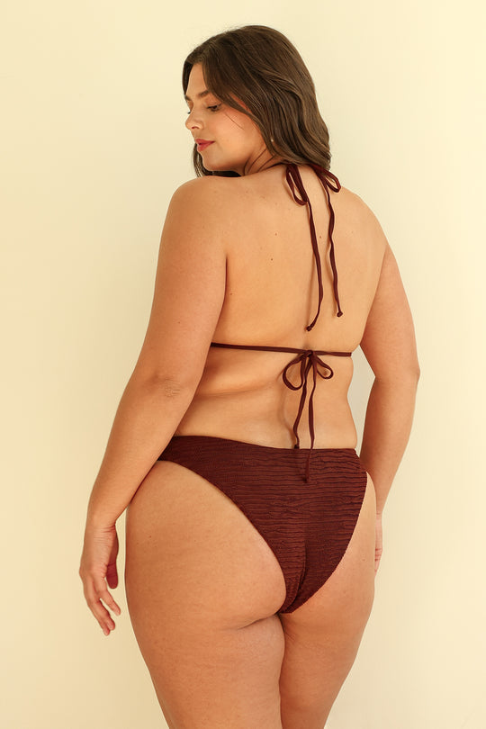 Hannah is 5'10" wearing XL.