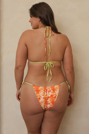 Hannah is 5’10" wearing XL.