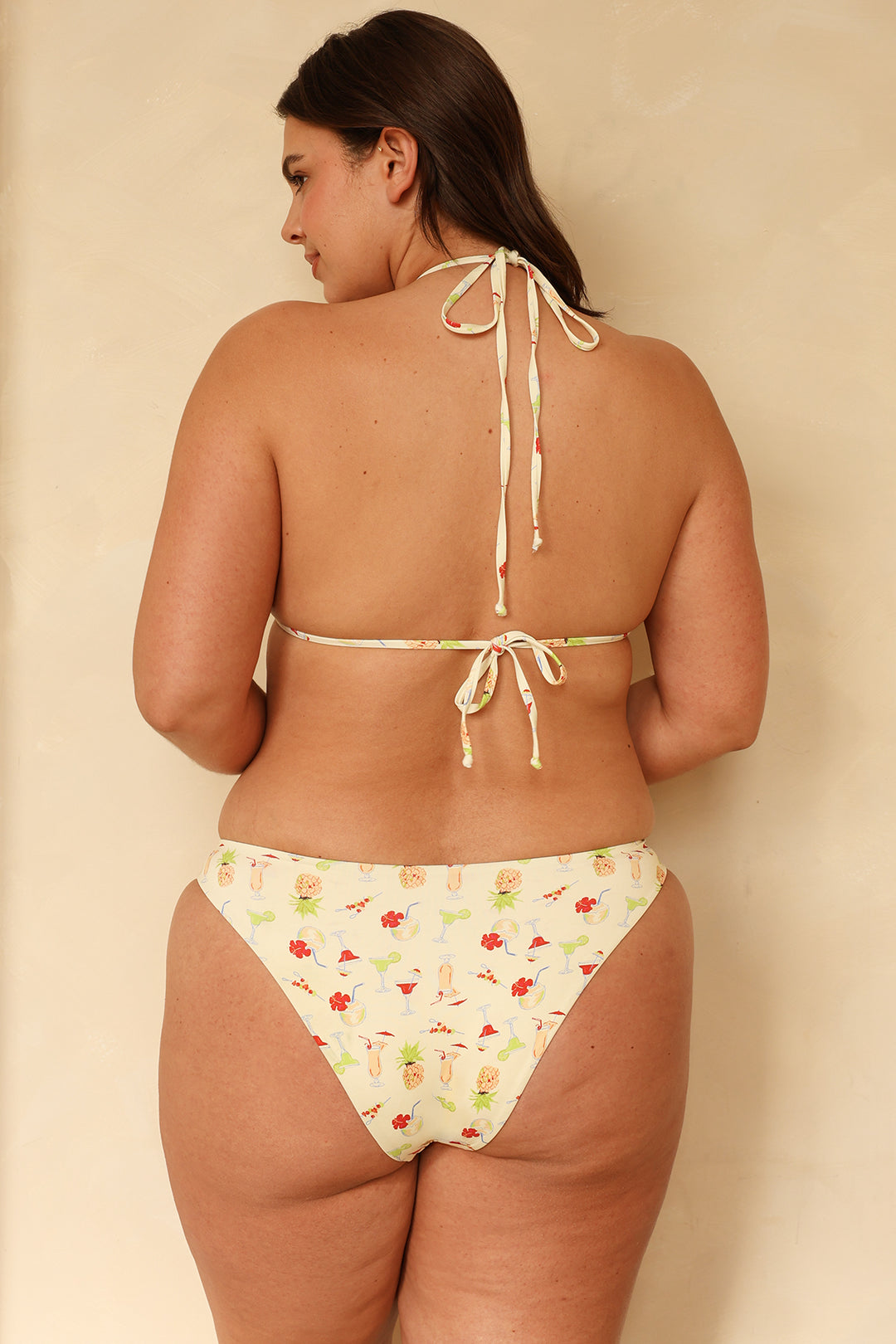 Hannah is 5’10" wearing XL.