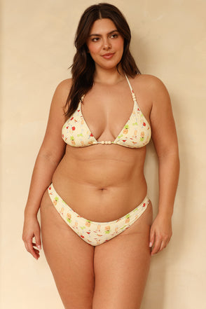 Hannah is 5’10" wearing XL.