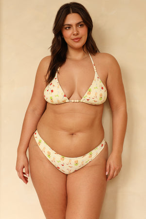 Hannah is 5’10" wearing XL.