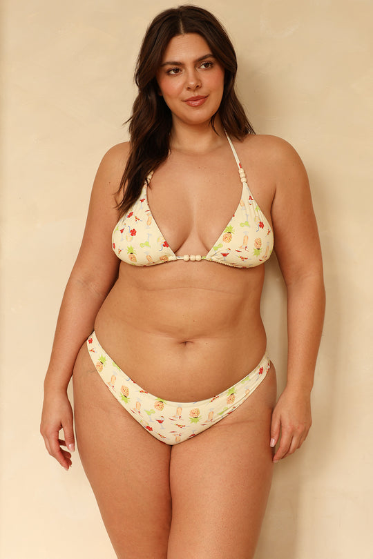 Hannah is 5’10" wearing XL.