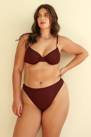 Hannah is 5'10" wearing XL.