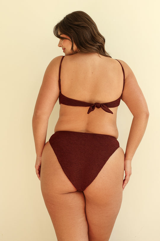 Hannah is 5'10" wearing XL.