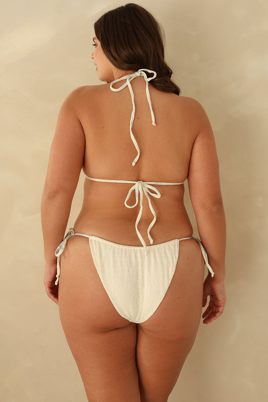 Hannah is 5'10" wearing XL.