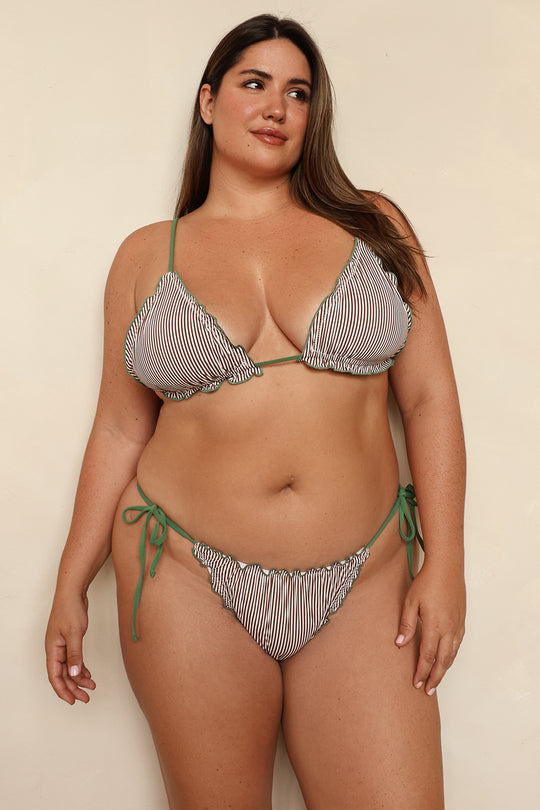 Jessica is 5'9" wearing 1X.