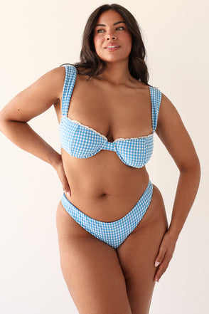 Studio Model – extra view