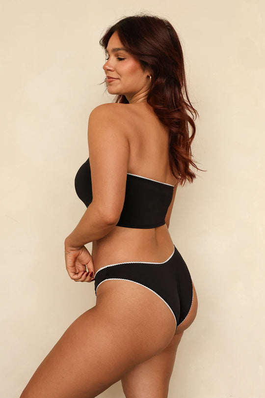 Noey — 5'3" 38B, L top | L bottom.
