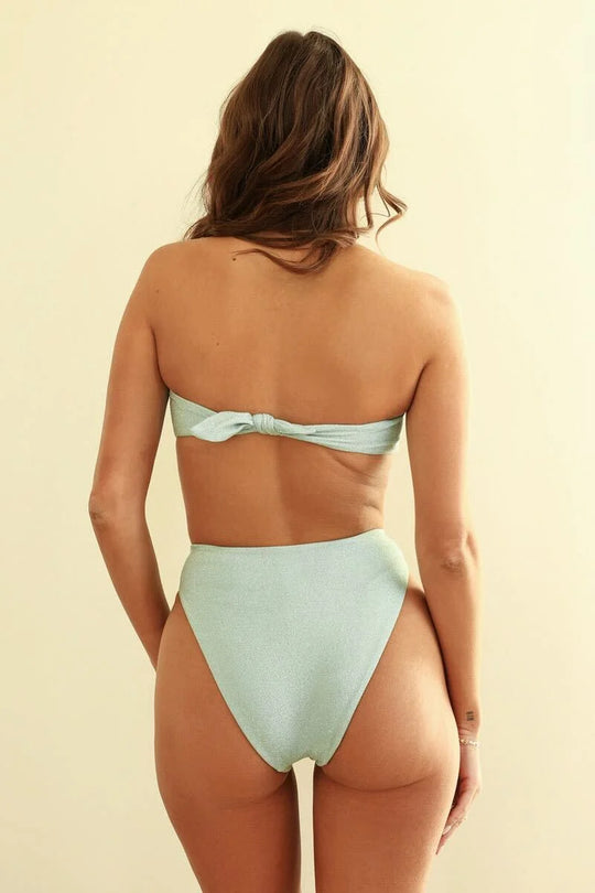 Ashlee is 5'10" wearing S.