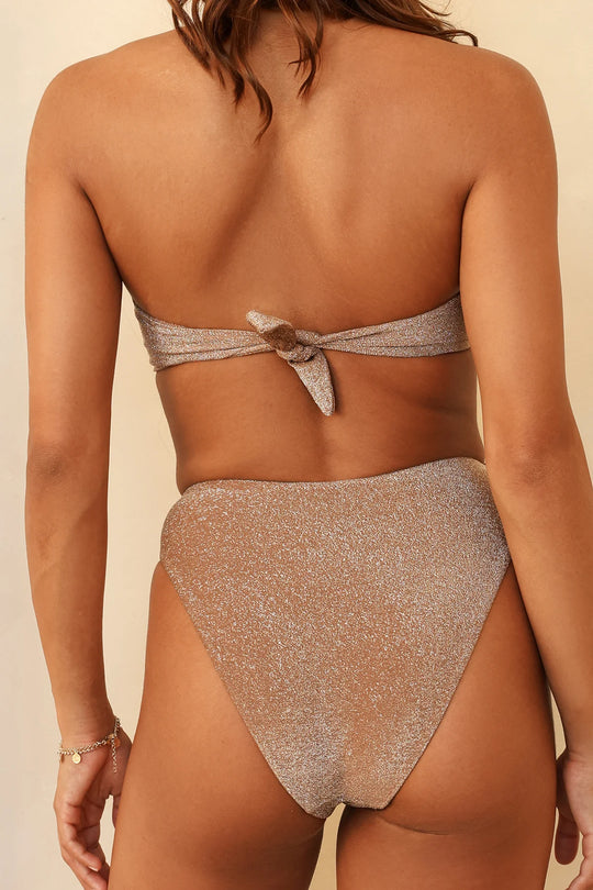 Isabella is 5'9" wearing S.