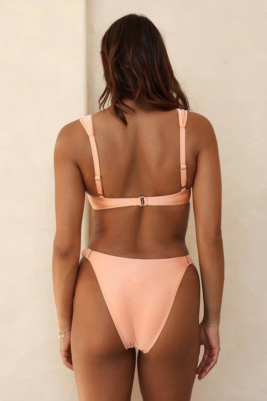 Isabella is 5'9" wearing S.