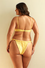Hannah — 5'10", 38C, XL top | XL bottom.