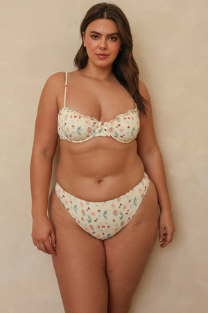 Hannah is 5'10" wearing XL.