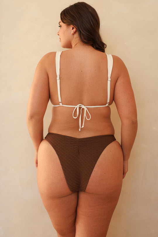 Hannah is 5'10" wearing XL.