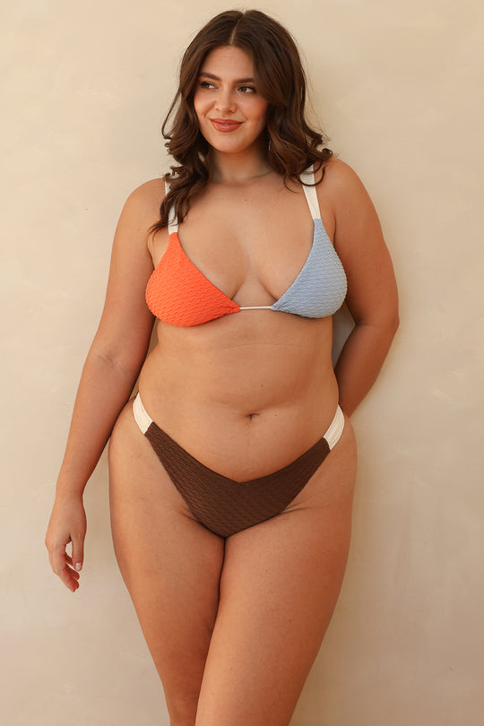 Hannah is 5'10" wearing XL.