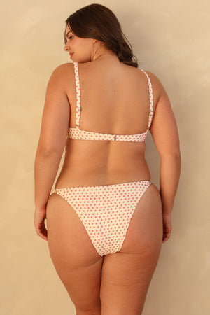 Hannah is 5'10" wearing XL.