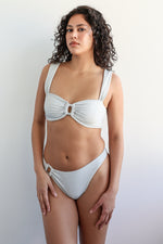 Kenzie — 5'10", 34B, M top | M bottom.