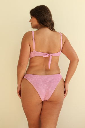 Hannah is 5'10" wearing XL.