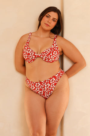 Juliana is 5'10" wearing XL.
