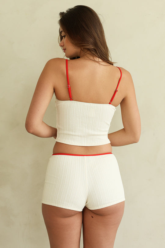 Sophie is 5'9.5" wearing S.