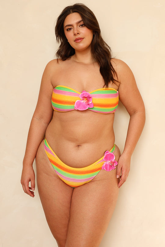 Hannah is 5'10" wearing XL.