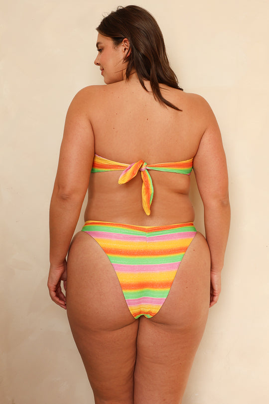 Hannah is 5'10" wearing XL.