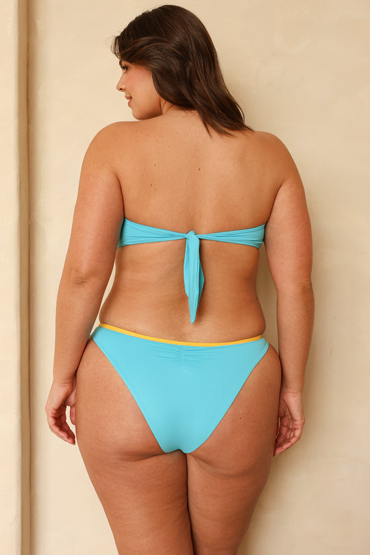 Hannah is 5'10" wearing XL.