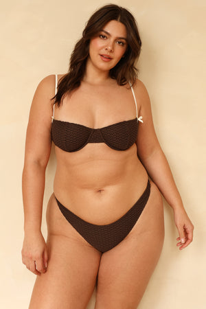 Hannah is 5'10" wearing XL.