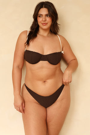 Hannah is 5'10" wearing XL.
