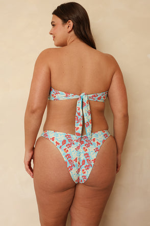 Hannah is 5'10" wearing XL.