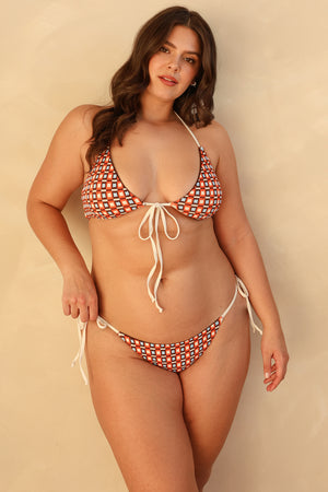 Hannah is 5'10" wearing XL.